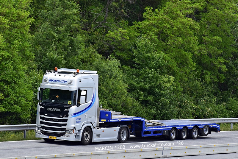_DSC9215 Dekker Rijssen-crop-SCANIA S460.JPG