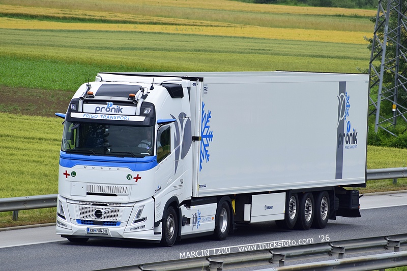 _DSC8169 PRONIK-crop-VOLVO FH AERO.JPG