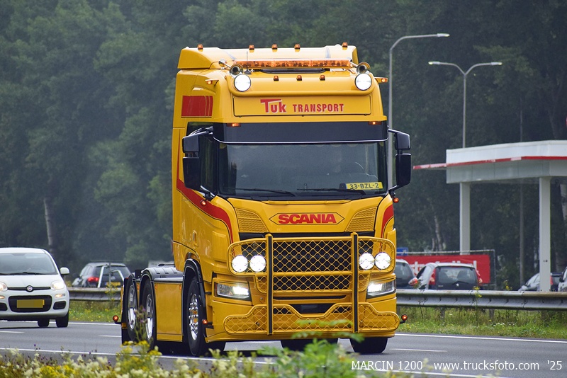 _DSC0541 TUK TRANSPORT-crop-SCANIA R NG.JPG