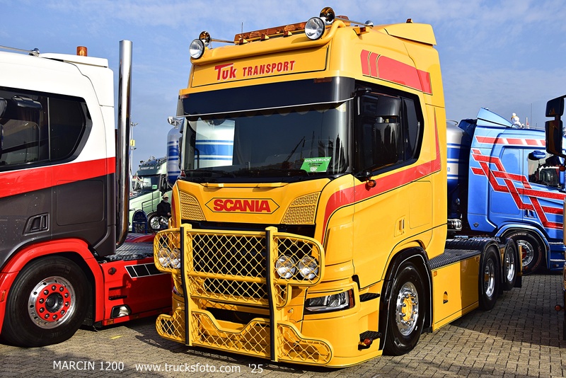 _DSC1303 TUK TRANSPORT-crop-SCANIA R NG.JPG