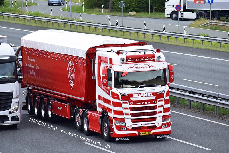 _DSC9473 THOMAS ANDERSEN-crop-SCANIA S660 V8.JPG
