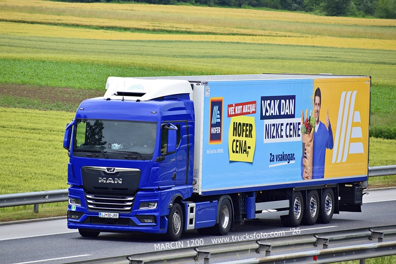 _DSC8234 HOFER-crop-MAN TGX II.JPG
