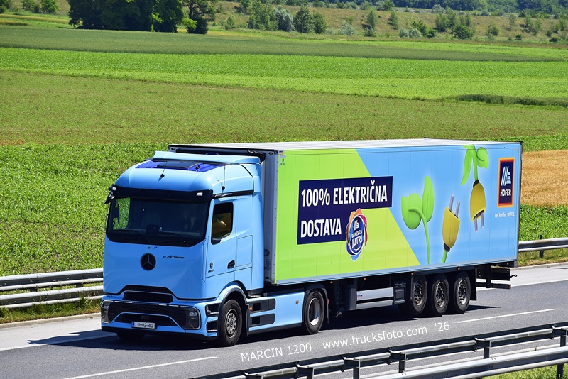 _DSC8988 HOFER-crop-eActrosL ProCabin ELECTRIC.JPG