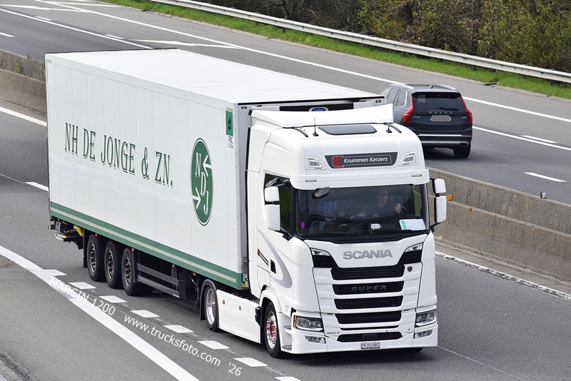 _DSC5790 KRUMMEN KERZERS-crop-SCANIA S460.JPG