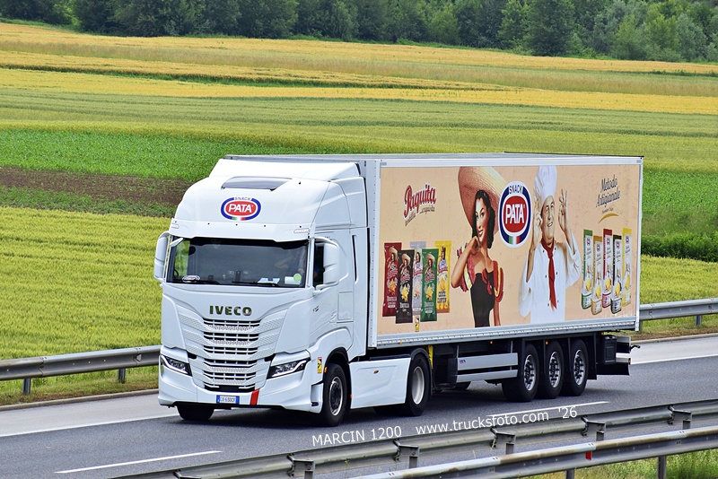 _DSC8120 PATA SNACK-crop-IVECO S-WAY.JPG