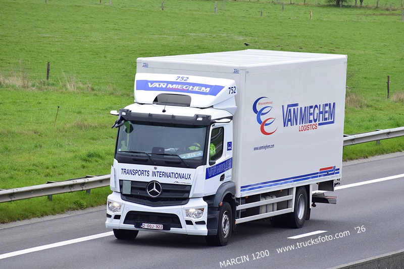 _DSC4750 VAN MIEGHEM-crop-ACTROS MP5.JPG