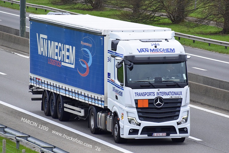 _DSC4682 VAN MIEGHEM-crop-ActrosL MP5.JPG