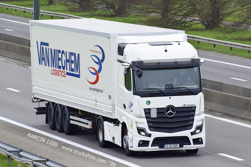 _DSC4845 VAN MIEGHEM-crop-ActrosL MP5.JPG