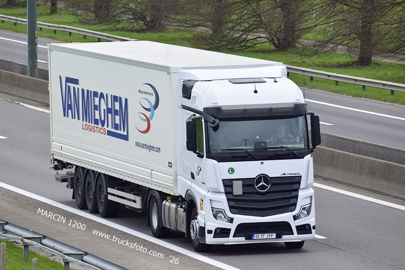 _DSC5055 VAN MIEGHEM-crop-ActrosL MP5.JPG