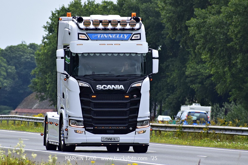 _DSC0639 TINNELLY-crop-SCANIA S770 V8.JPG