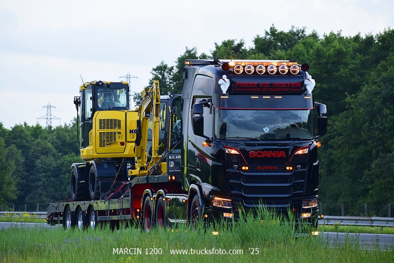 _DSC1173 FREEK V.D. HOEVEN-crop-SCANIA S V8.JPG