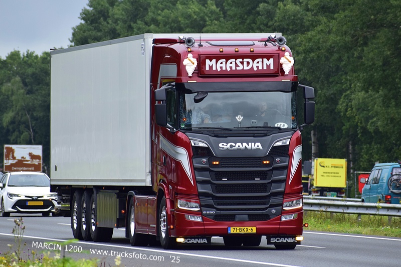 _DSC0385 MAASDAM-crop-SCANIA S520 V8.JPG
