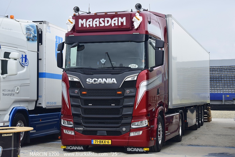 _DSC1544 MAASDAM-crop-SCANIA S520 V8.JPG