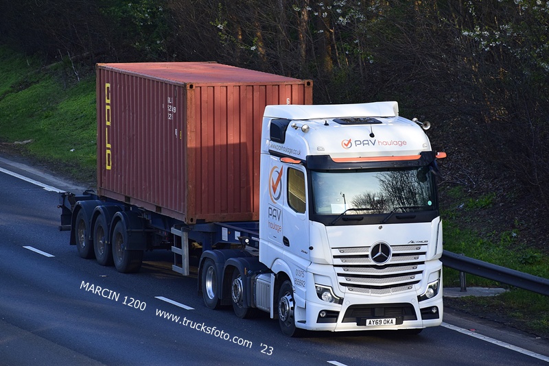 _DSC9946 PAV HAULAGE-crop-ACTROS MP5.JPG