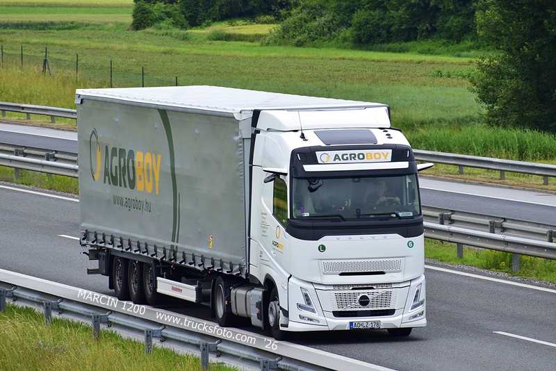 _DSC8490 AGROBOY-crop-VOLVO FH AERO.JPG