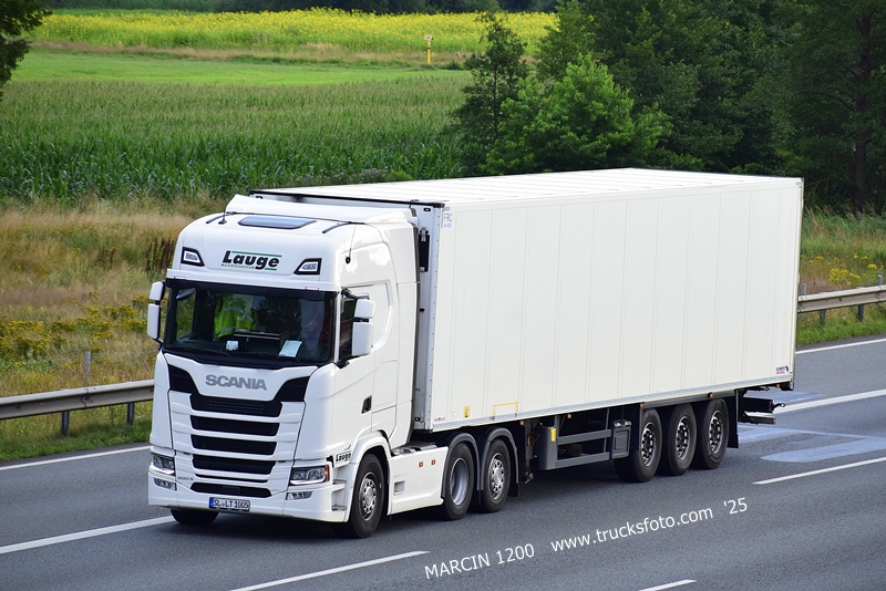 _DSC8228 LAUGE-crop-SCANIA S500.JPG