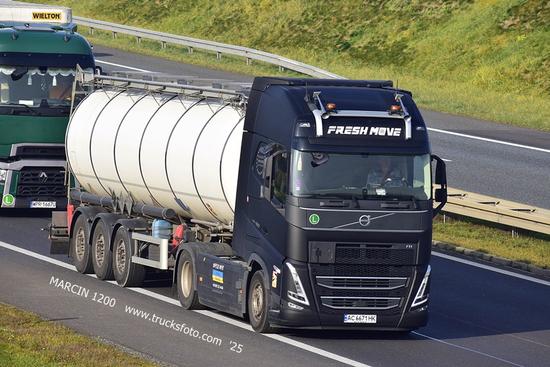 _DSC4385 FRESH MOVE-crop-VOLVO FH5.JPG