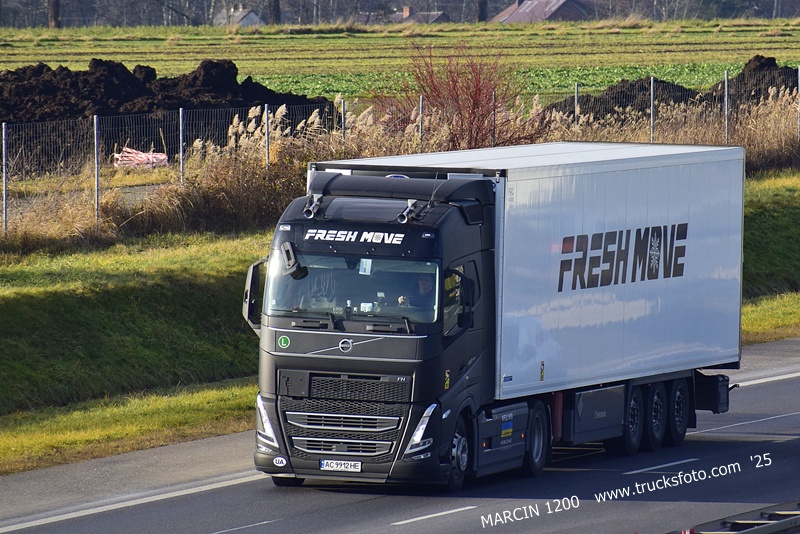 _DSC7942 FRESH MOVE-crop-VOLVO FH5.JPG