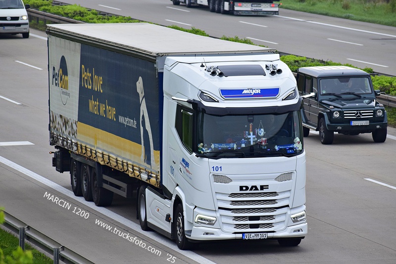_DSC4043 MEYER LOGISTICS-crop-DAF XG+.JPG
