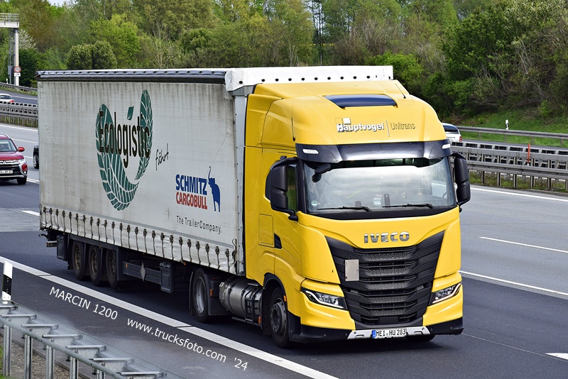 _DSC2149 HAUPTVOGEL UNITRANS-crop-IVECO S-WAY.JPG