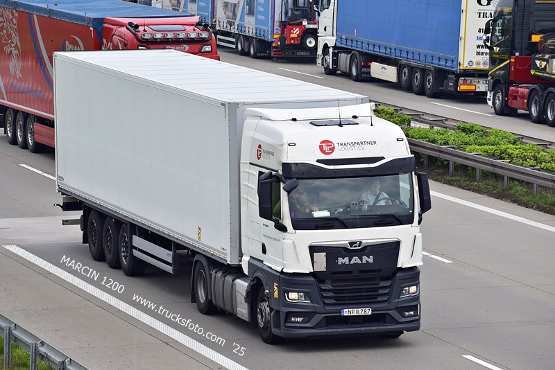 _DSC4252 TLP TRANSPARTNER-crop-MAN TGX.JPG