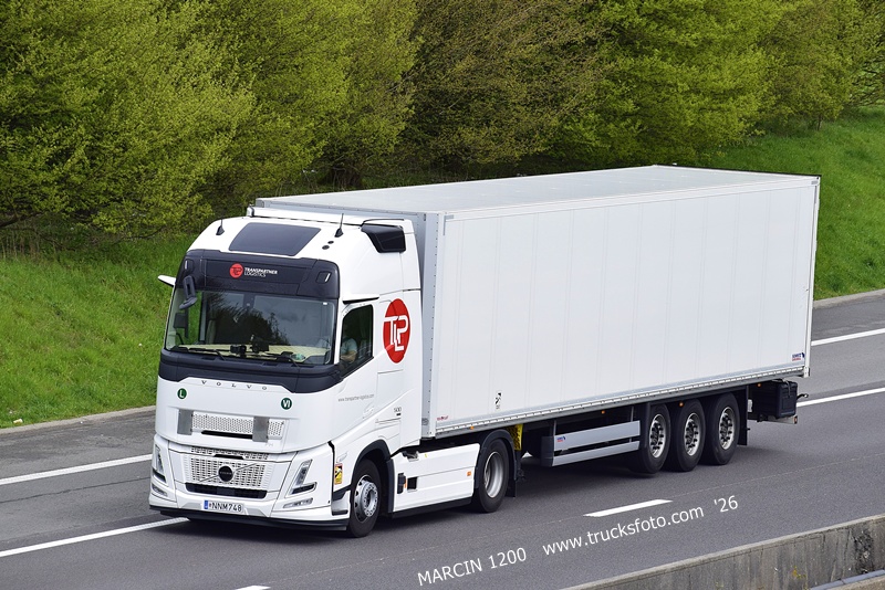 _DSC5487 TRANSPARTNER LOGISTICS-crop-VOLVO FH AERO.JPG