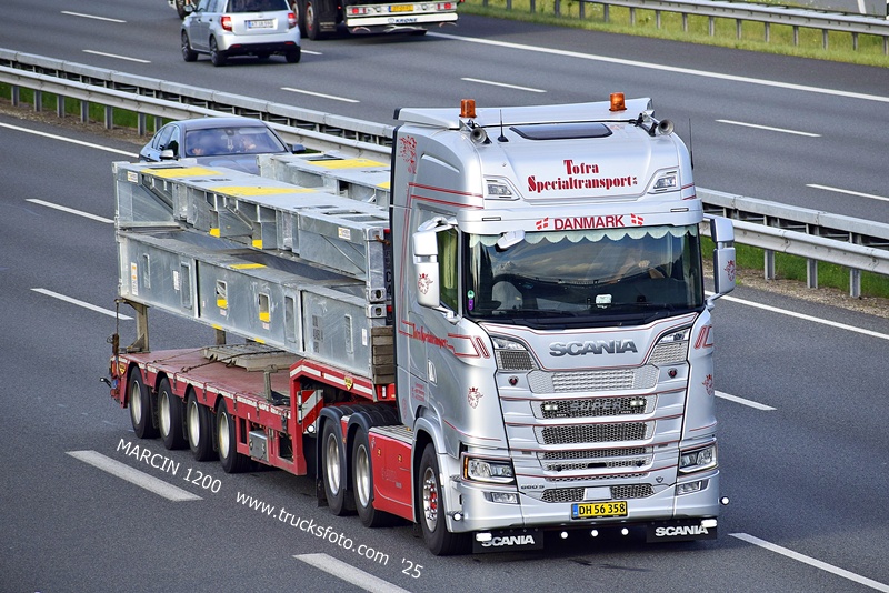 _DSC8167 TOFRA-crop-SCANIA S660 V8.JPG