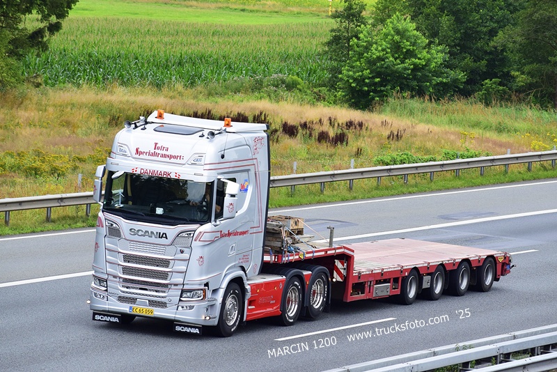 _DSC9055 TOFRA-crop-SCANIA S660 V8.JPG