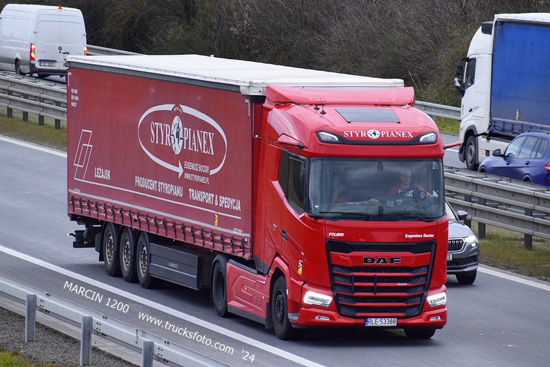 _DSC0770 STYROPIANEX-crop-DAF XG.JPG