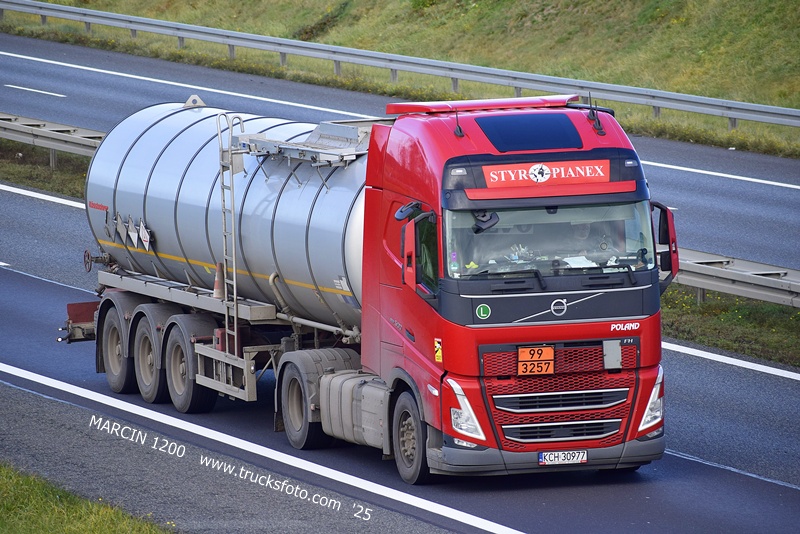 _DSC4996 STYROPIANEX-crop-VOLVO FH5.JPG