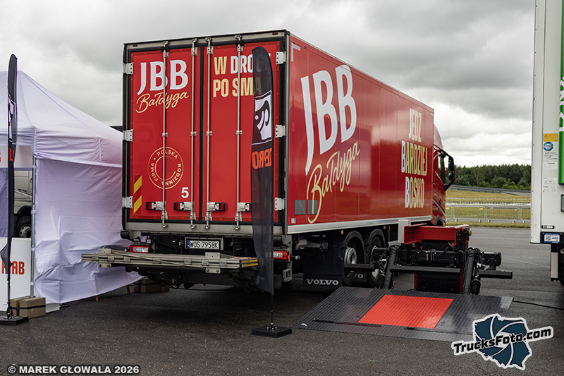 Volvo FH JBB.jpg