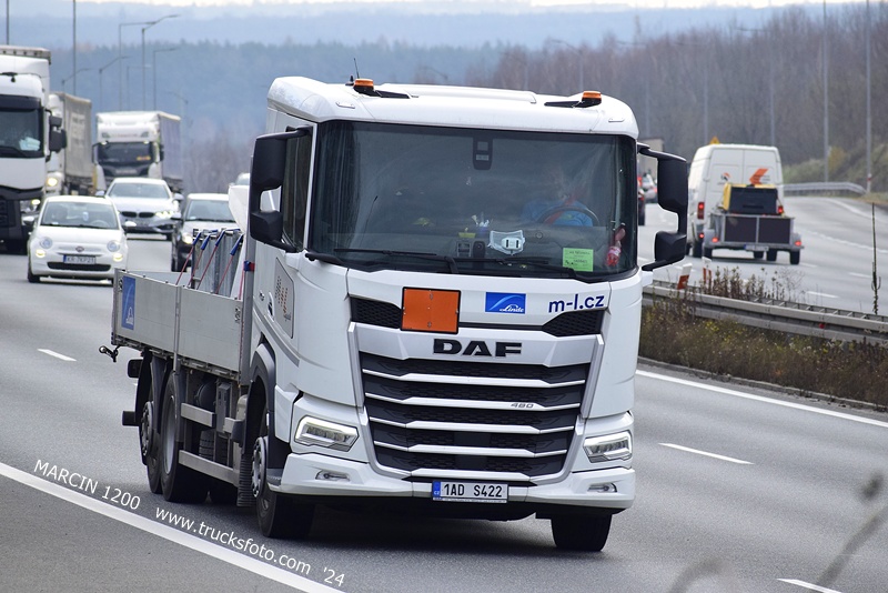 _DSC9924 M+L.CZ-crop-DAF.JPG