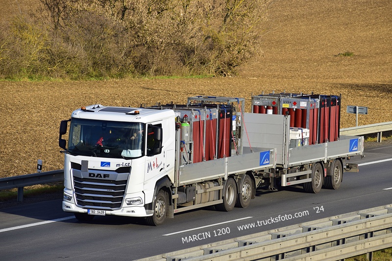 _DSC0441 M-L.CZ-crop-DAF XF.JPG
