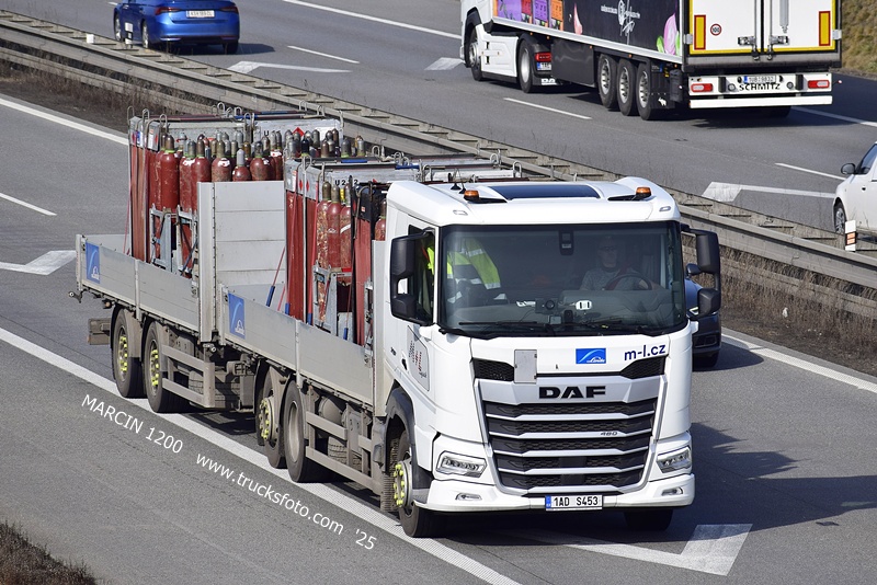 _DSC2233 M-L.CZ-crop-DAF XF.JPG