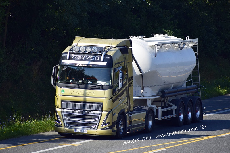 _DSC6560 MILENIUM-crop-VOLVO FH16 750.JPG