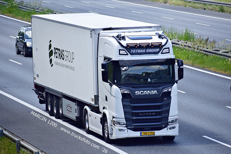 _DSC0290 PETRAS GROUP-crop-SCANIA S660 V8 SUPER.JPG