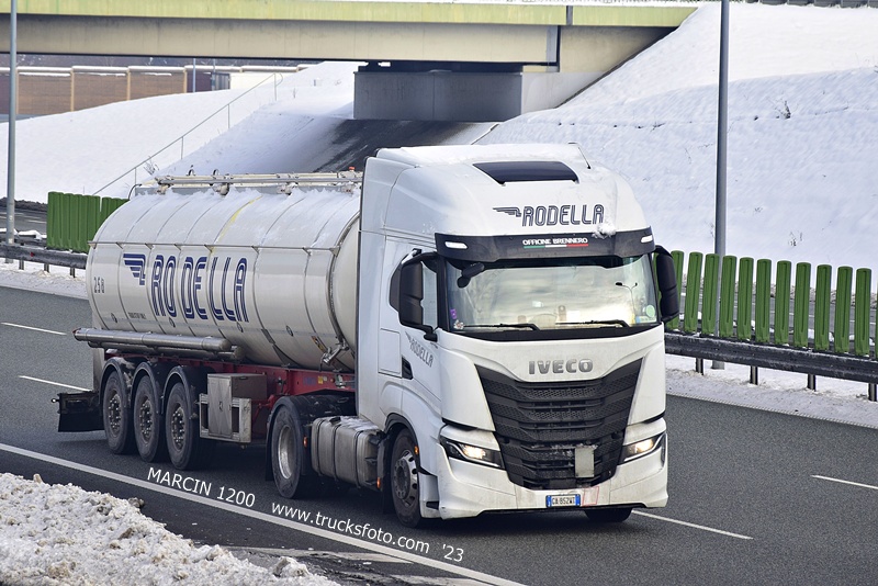 _DSC8346 RODELLA-crop-IVECO S-WAY.JPG