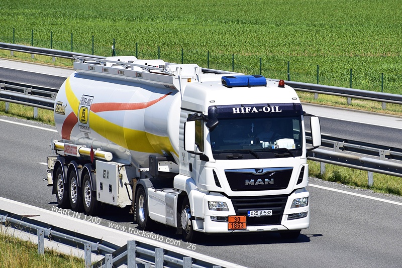 _DSC8847 HIFA-OIL-crop-MAN.JPG