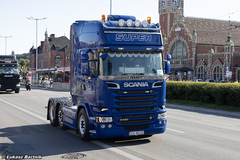 IMG_0836 Scania R Pekazet PMS26.jpg