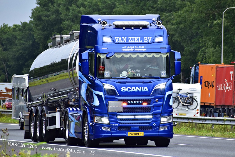 _DSC0398 VAN ZIEL BV-crop-SCANIA R520 V8.JPG