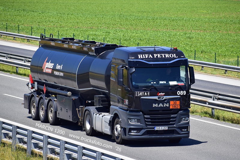 _DSC9044 HIFA PETROL-crop-MAN TGX II.JPG