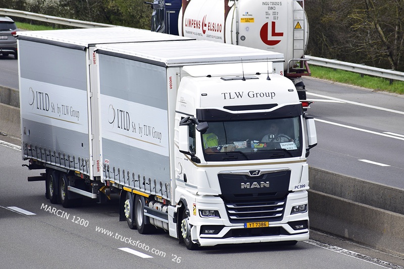 _DSC5464 TLW GROUP-crop-MAN TGX II.JPG