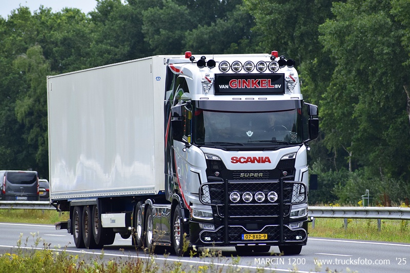 _DSC0889 VAN GINKEL BV-crop-SCANIA S.JPG