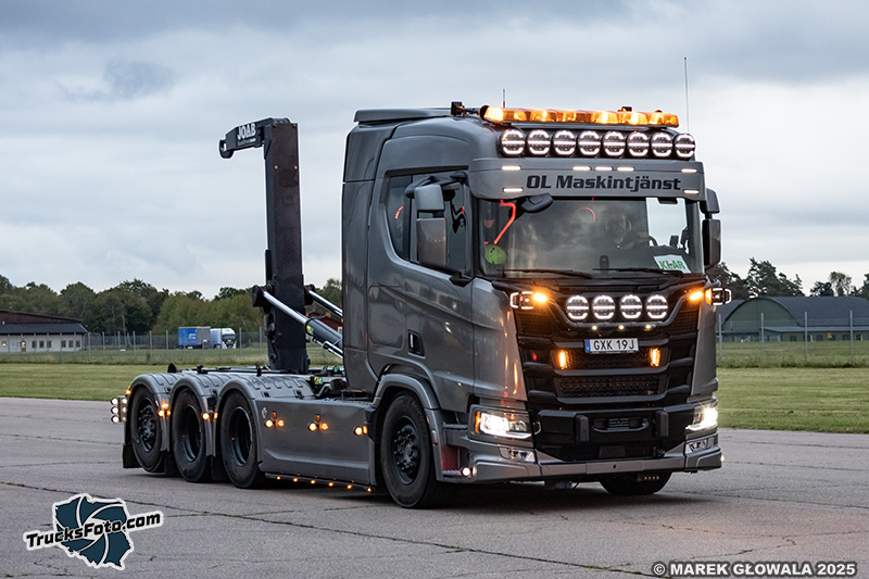 Scania R590 V8 - OL Maskintjanst.jpg