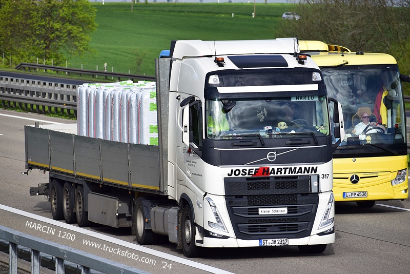 _DSC2502 JOSEF HARTMANN-crop-VOLVO FH5.JPG