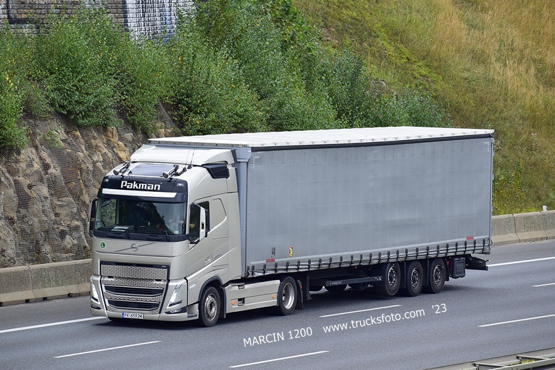 _DSC6924 PAKMAN-crop-VOLVO FH5.JPG