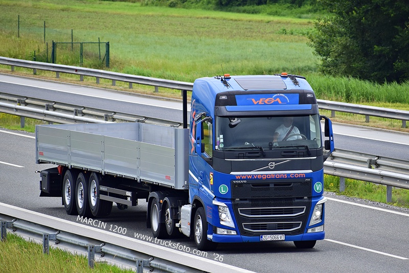 _DSC8535 VEGA-crop-VOLVO FH4.JPG