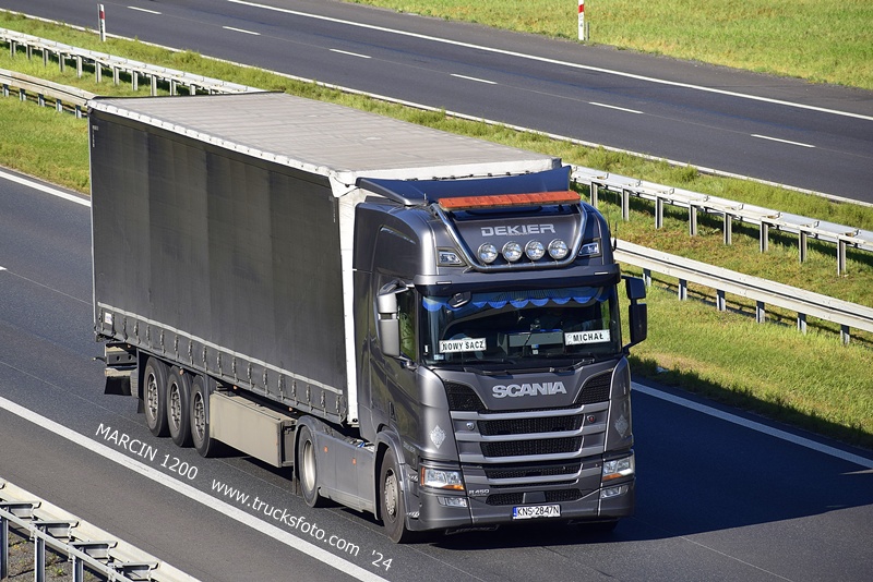 _DSC00011 (1761) DEKIER-crop-SCANIA R NG.JPG