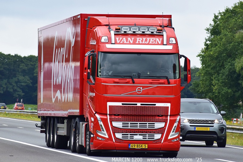 _DSC9978 VAN RIJEN-crop-VOLVO FH5.JPG