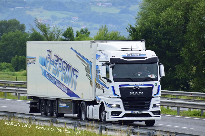 _DSC8353 A SPRINT-crop-MAN TGX II.JPG